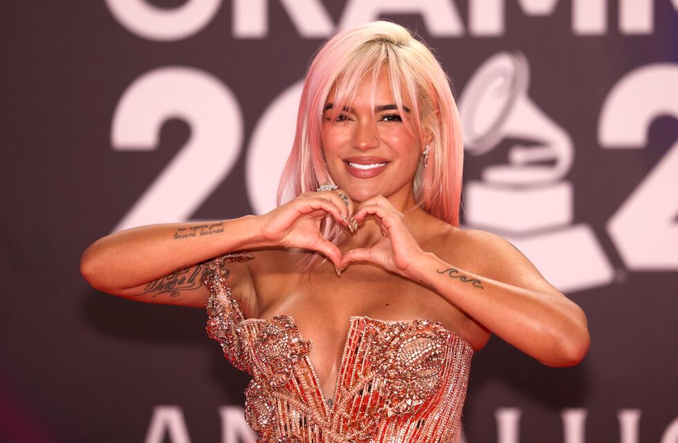 Karol G llega a la 24a entrega anual del Latin Grammy en Sevilla, España, el jueves 16 de...