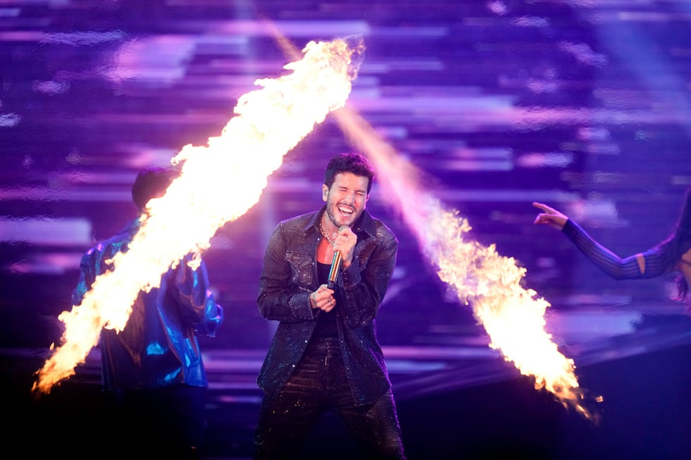 Sebastián Yatra durante su presentación en la 24a entrega anual del Latin Grammy en Sevilla,...